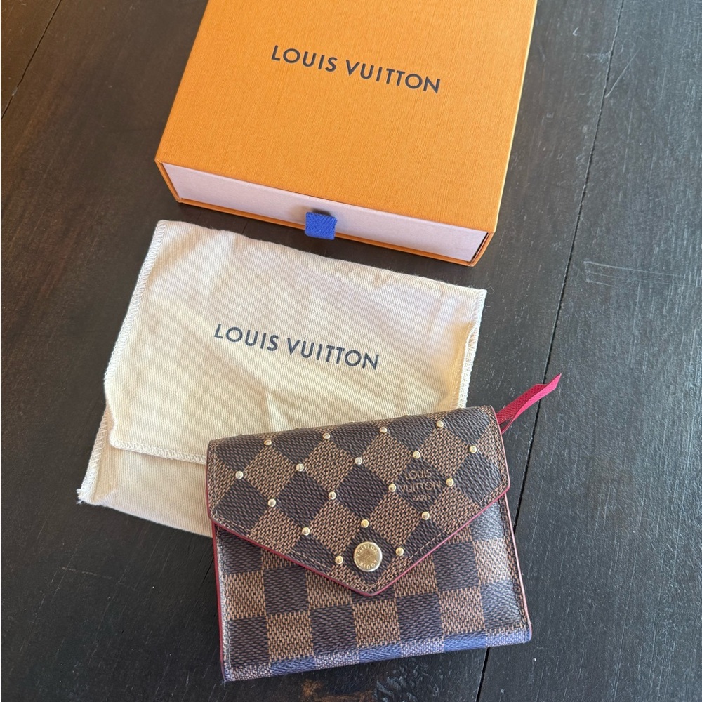 Louis Vuitton Victorine Wallet in Damier Ebene